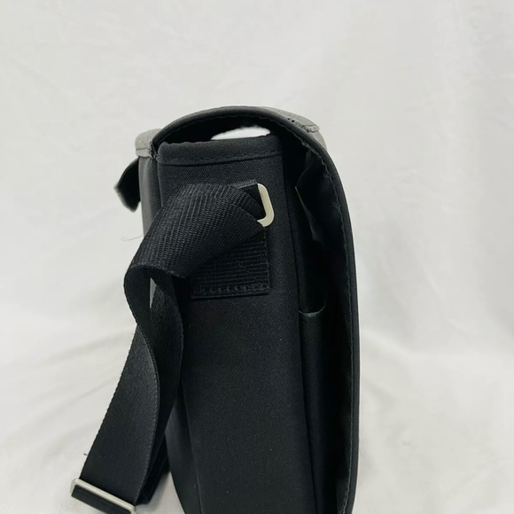 BOSE Sound Dock Travel shoulder Bag. - Picture 4 of 7